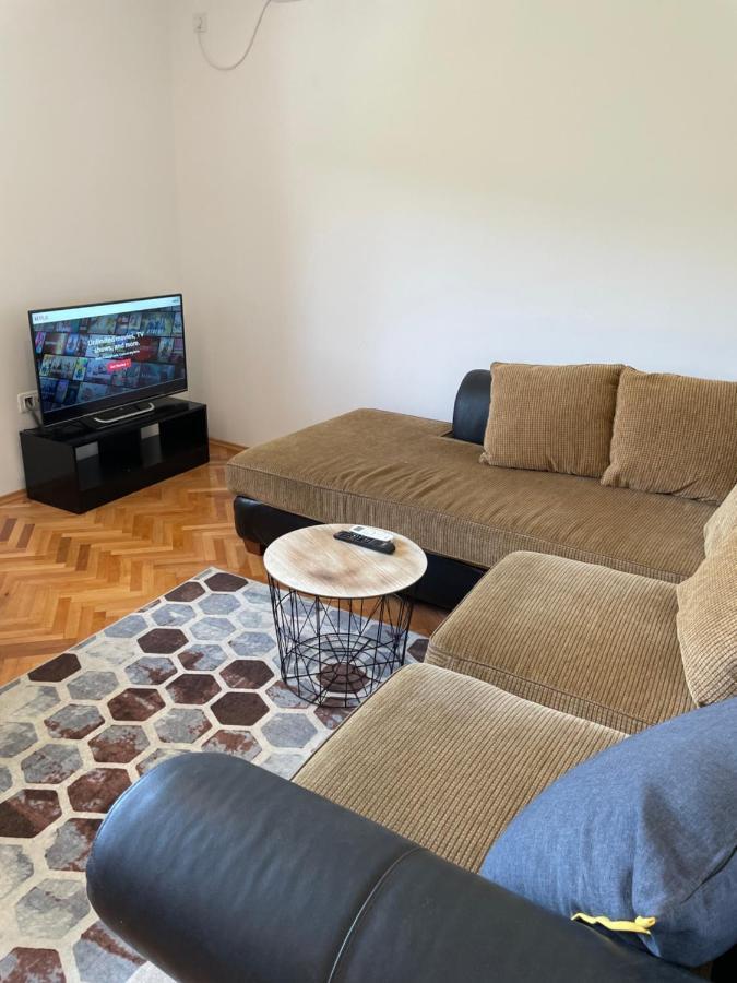 Entire 1-Bedroom Apartment With Free Parking Podgorica Buitenkant foto