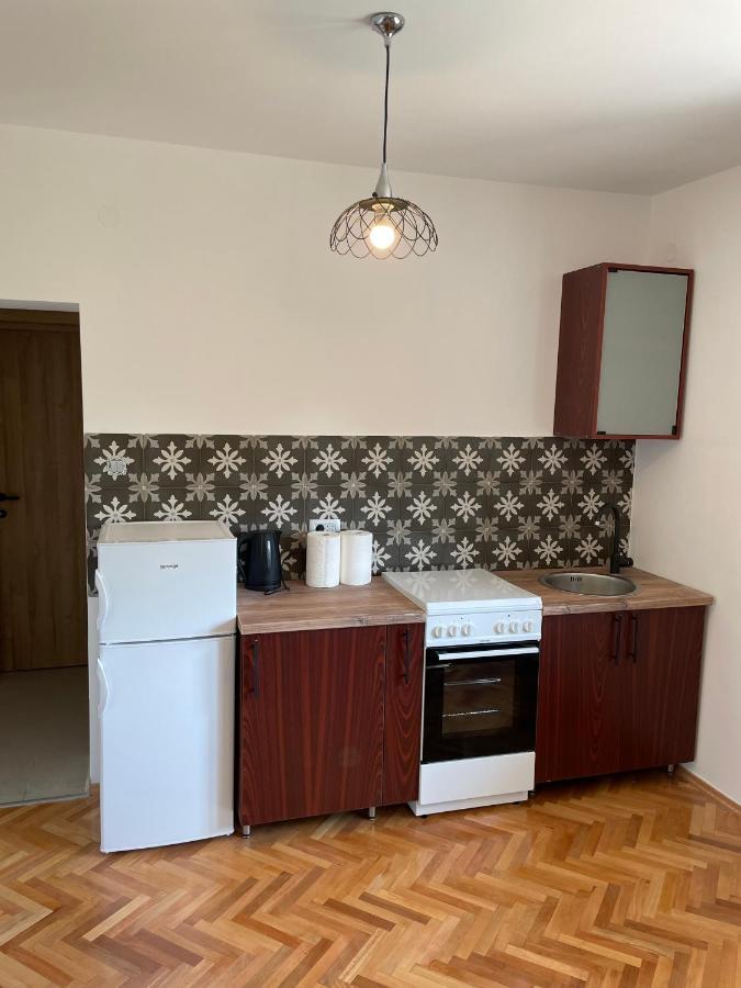 Entire 1-Bedroom Apartment With Free Parking Podgorica Buitenkant foto