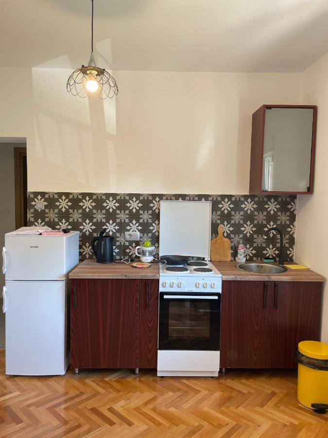 Entire 1-Bedroom Apartment With Free Parking Podgorica Buitenkant foto